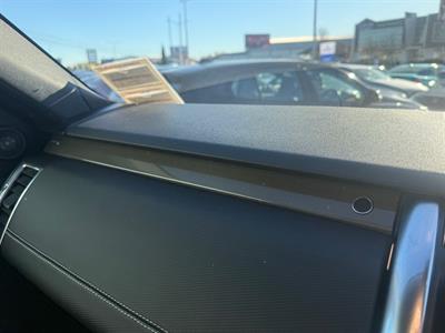 2021 Land Rover Discovery - Thumbnail