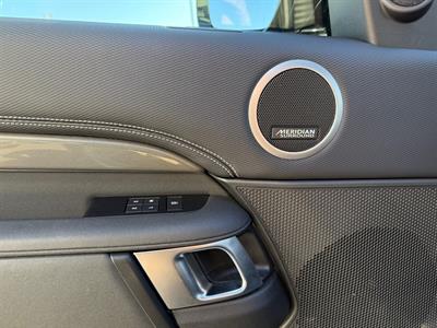 2021 Land Rover Discovery - Thumbnail