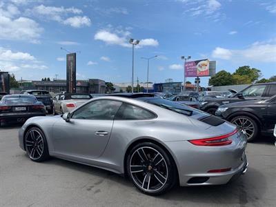 2017 Porsche 911 - Thumbnail