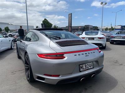 2017 Porsche 911 - Thumbnail