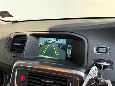 2016 Volvo V60 - Thumbnail