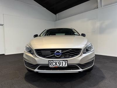 2016 Volvo V60 - Thumbnail