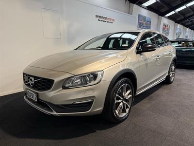 2016 Volvo V60 - Thumbnail