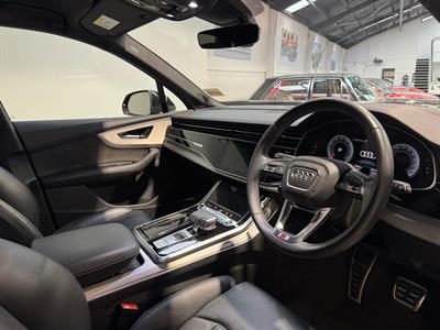 2021 Audi Q7 - Thumbnail
