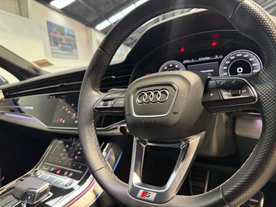 2021 Audi Q7 - Thumbnail