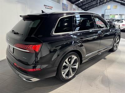 2021 Audi Q7 - Thumbnail