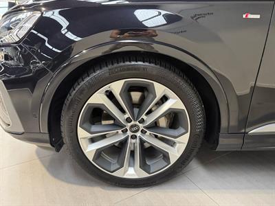 2021 Audi Q7 - Thumbnail