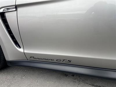 2012 Porsche Panamera - Thumbnail