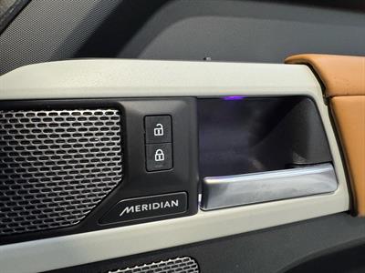 2023 Land Rover Defender - Thumbnail