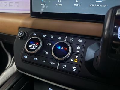 2023 Land Rover Defender - Thumbnail