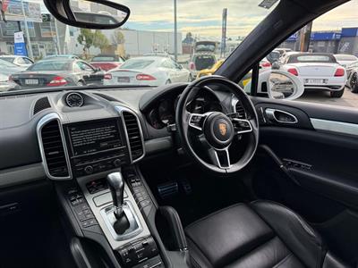 2015 Porsche Cayenne - Thumbnail