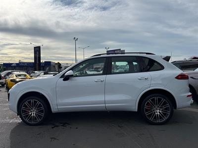 2015 Porsche Cayenne - Thumbnail