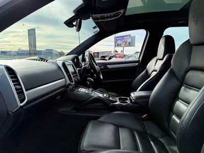 2015 Porsche Cayenne - Thumbnail