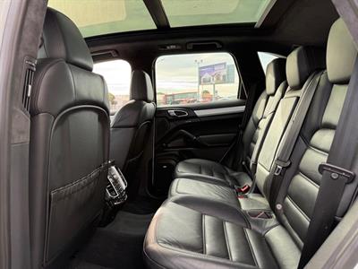 2015 Porsche Cayenne - Thumbnail