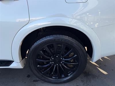 2016 INFINITI QX80 - Thumbnail