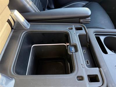 2021 Land Rover Discovery - Thumbnail