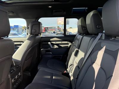 2022 Land Rover Defender - Thumbnail
