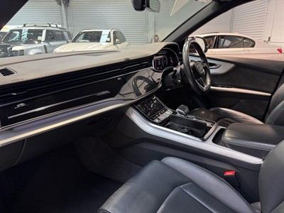 2021 Audi Q8 - Thumbnail