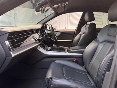 2021 Audi Q8 - Thumbnail