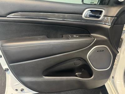 2017 Jeep Grand Cherokee - Thumbnail