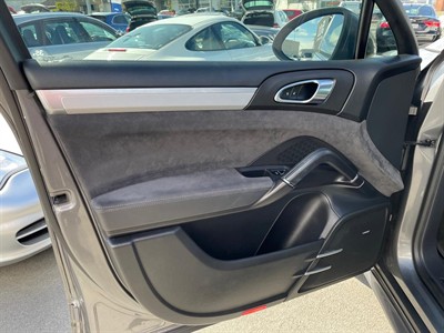 2013 Porsche Cayenne - Thumbnail