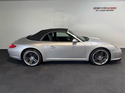 2005 Porsche 911 - Thumbnail