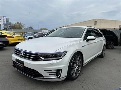 2016 Volkswagen Passat - Thumbnail