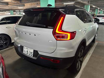 2022 Volvo XC40 - Thumbnail