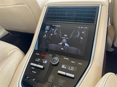 2017 Porsche Panamera - Thumbnail