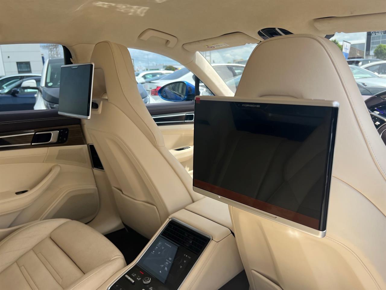 2017 Porsche Panamera