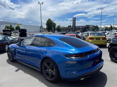 2017 Porsche Panamera - Thumbnail
