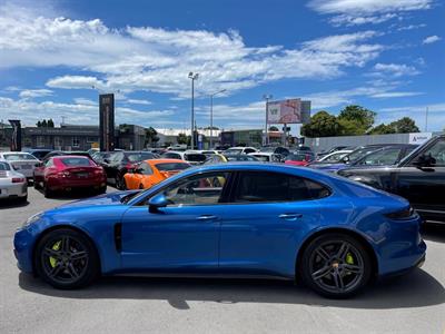 2017 Porsche Panamera - Thumbnail