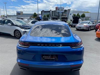 2017 Porsche Panamera - Thumbnail