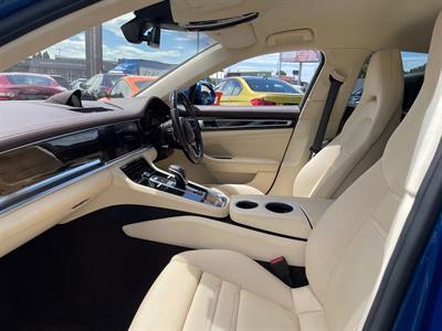 2017 Porsche Panamera - Thumbnail
