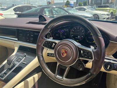 2017 Porsche Panamera - Thumbnail