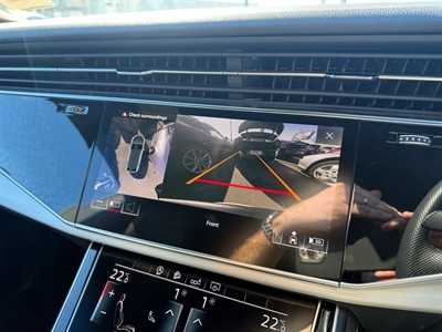 2020 Audi Q8 - Thumbnail