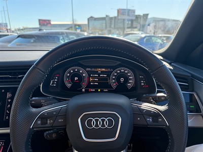 2020 Audi Q8 - Thumbnail