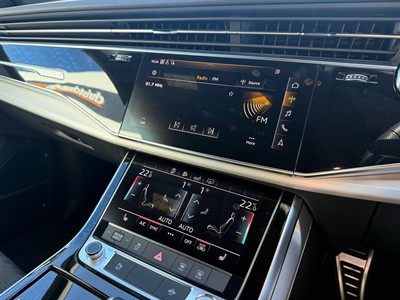 2020 Audi Q8 - Thumbnail
