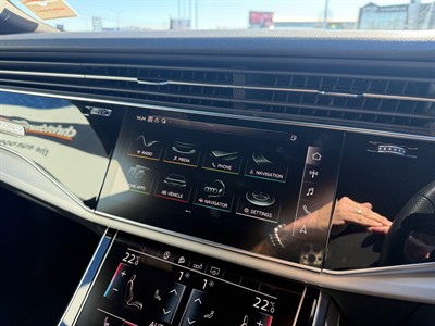 2020 Audi Q8 - Thumbnail
