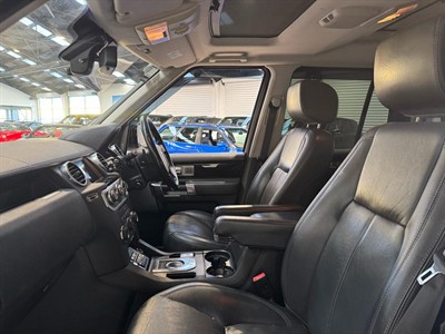 2015 Land Rover Discovery - Thumbnail
