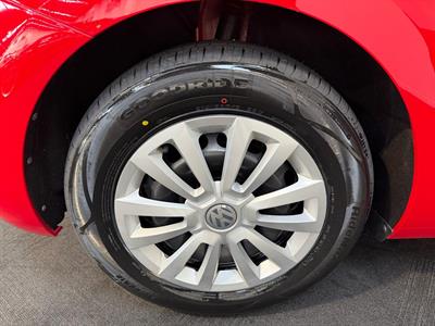 2017 Volkswagen Beetle - Thumbnail