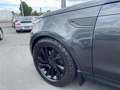 2018 Land Rover Discovery - Thumbnail