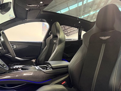 2022 Aston Martin DBX - Thumbnail