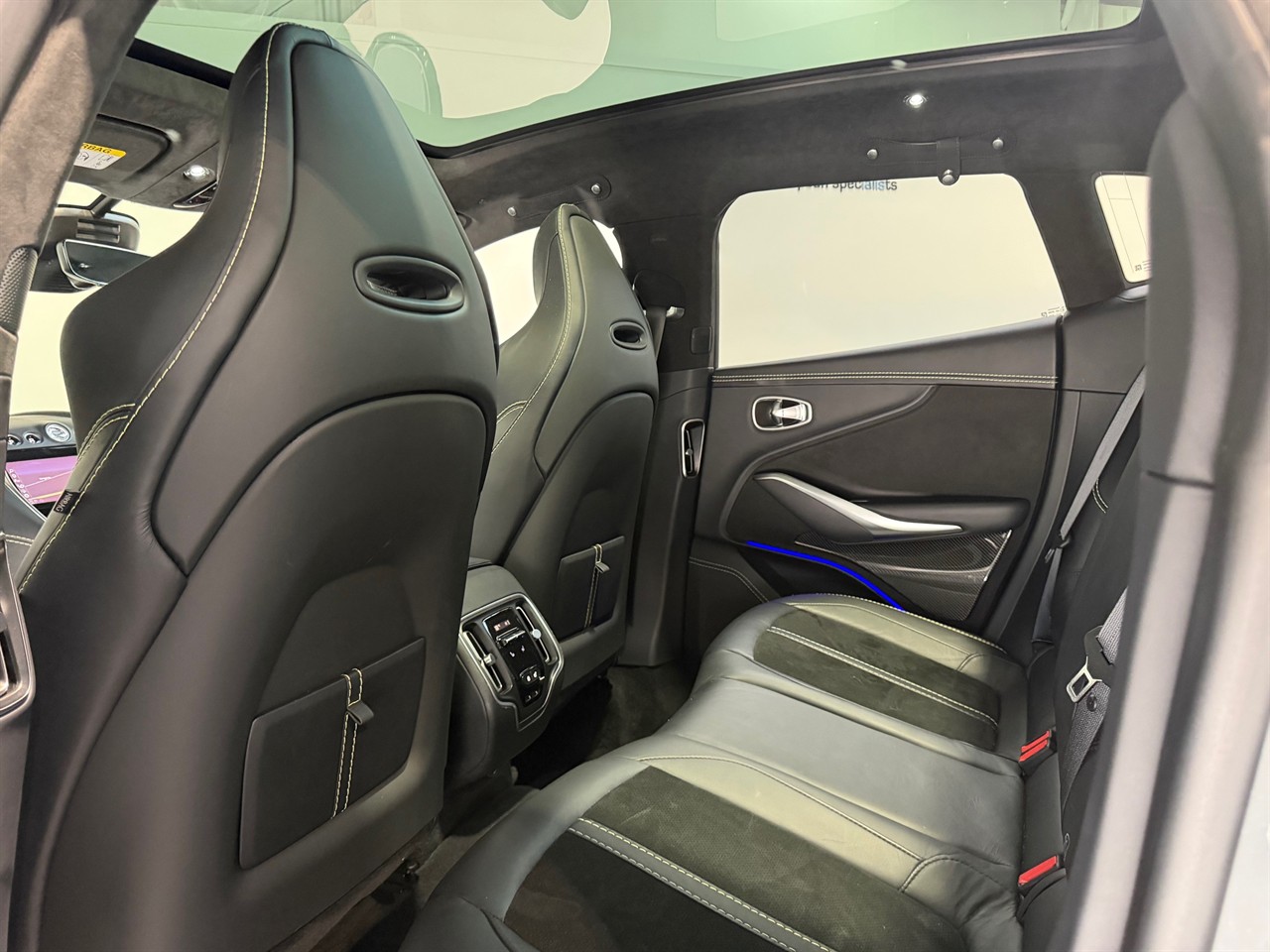 2022 Aston Martin DBX