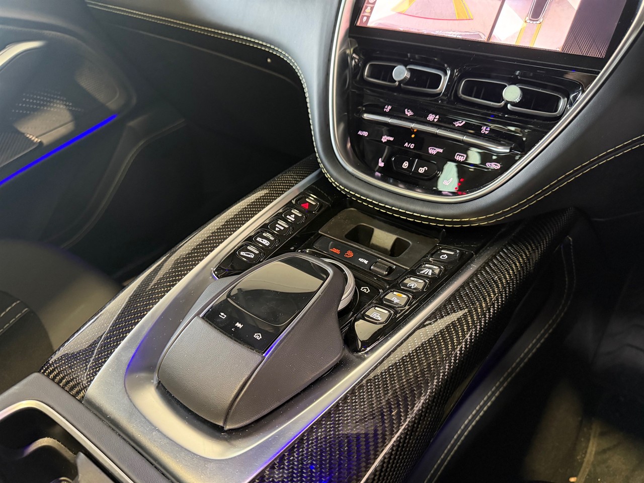 2022 Aston Martin DBX