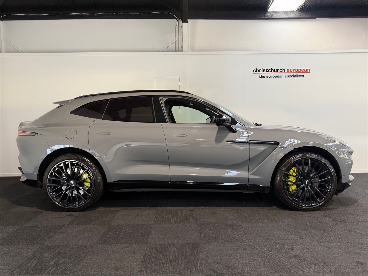 2022 Aston Martin DBX