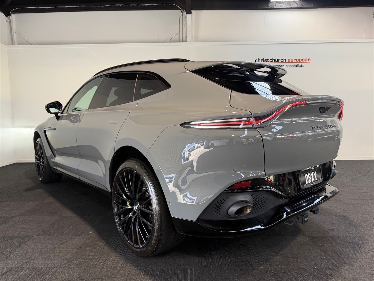 2022 Aston Martin DBX