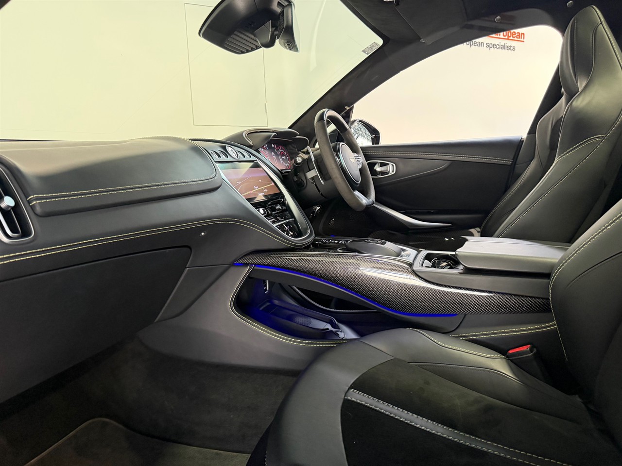 2022 Aston Martin DBX