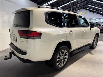 2023 Toyota Landcruiser - Thumbnail