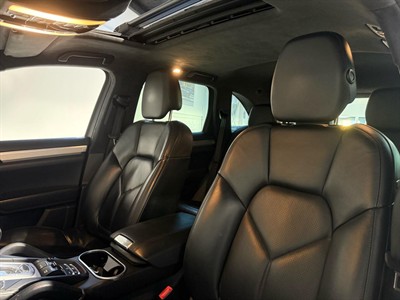 2015 Porsche Cayenne - Thumbnail